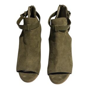 Kenneth Cole REACTION | Women's Hit Hooded Bootie | Ankle Boot 7.5 Olive‎